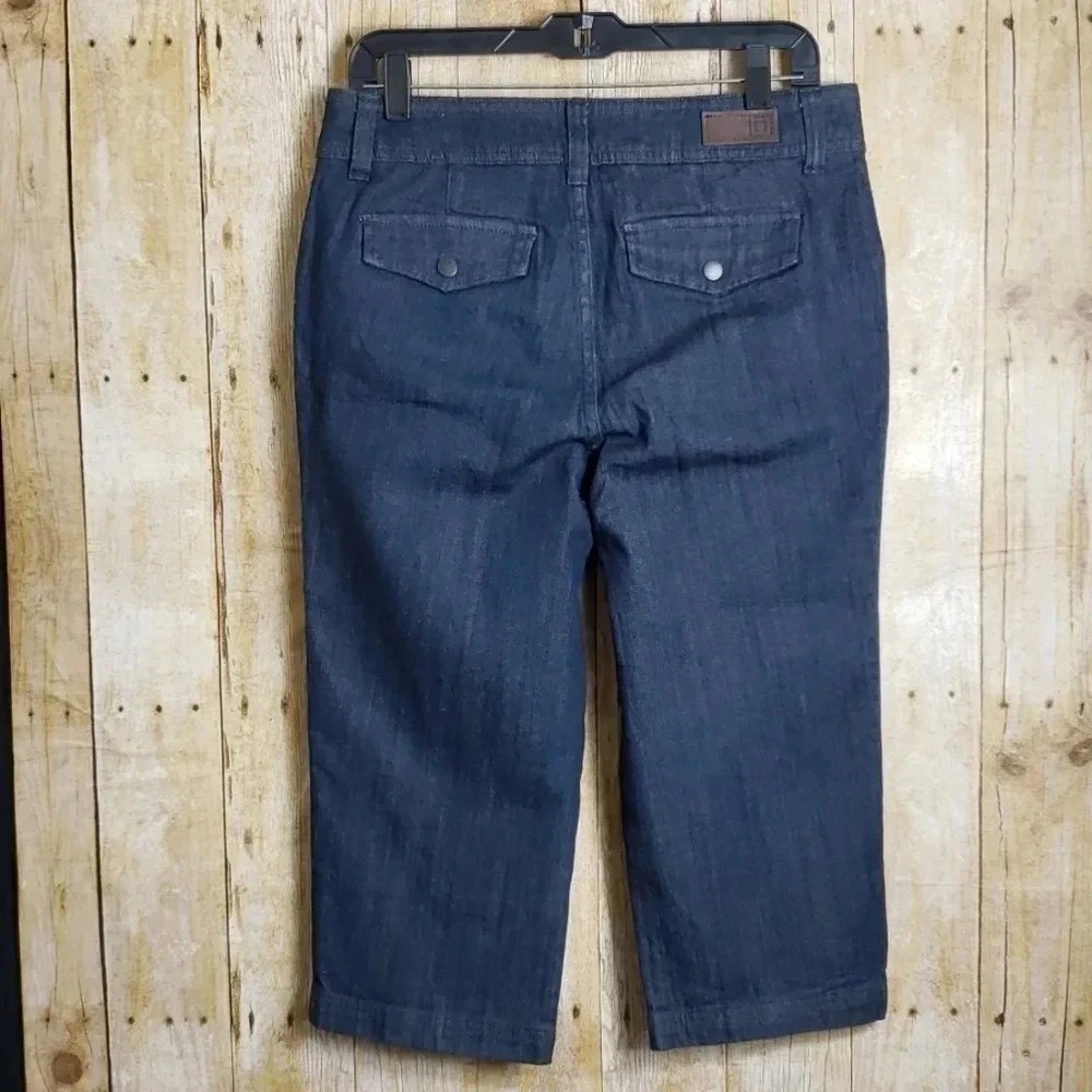 Liz Claiborne | Stretch Crop | Size 6 - Picture 2 of 6